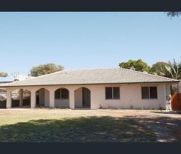 Spacious Beachside Home for Rent - Photo 5