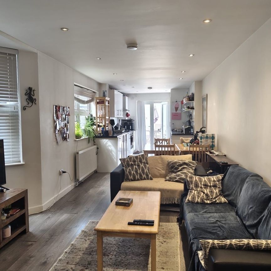 2 Bed Flat, Pemberton Road, N4 - Photo 1