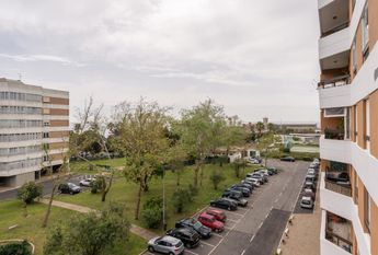 4 Bedroom Apartment with parking, Alto da Barra, Oeiras