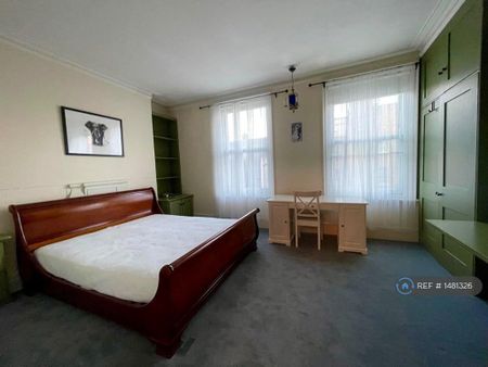 3 bedroom flat to rent - Photo 2