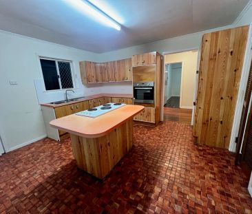 “Spacious 3-Bedroom Family Home with Large Yard in Quiet Inala Street” - Photo 2