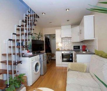 Myrtle Road, Teddington, London, TW12 - Photo 1