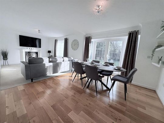 4 bedroom detached house to rent - Photo 1