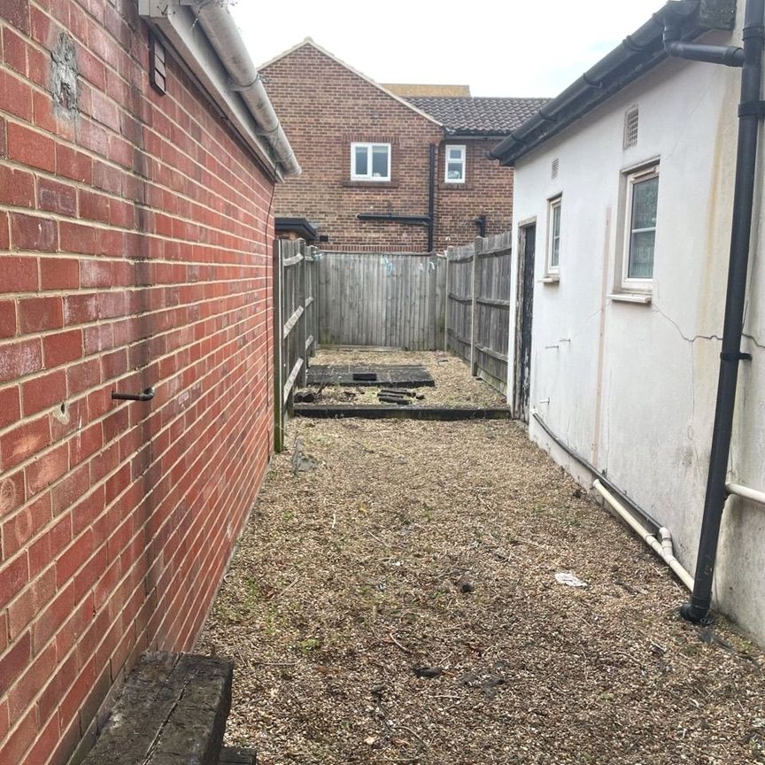 4 bedroom terraced house to rent - Photo 1