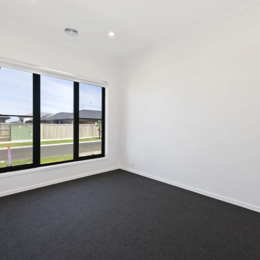 Brand New Family Home in Prime Manor Lakes Location! - Photo 1