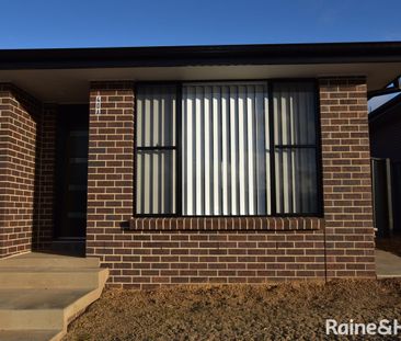 SUNNY, LIGHT & MODERN UNIT - Photo 6