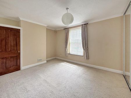 2 bedroom terraced house to rent - Photo 4