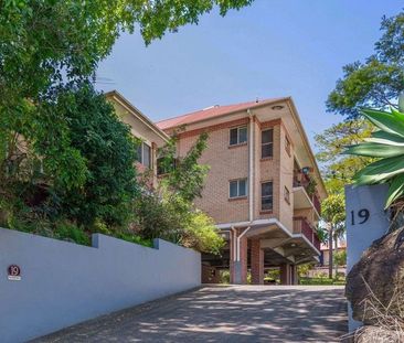 Renovated 2 Bedroom Unit in Prime Red Hill Location - Photo 3