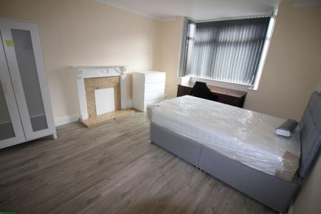 3 bedroom terraced house to rent - Photo 5