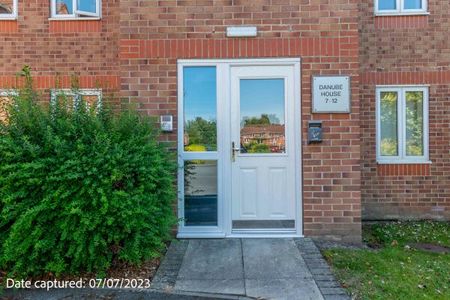 11 Danube House, Huntington - Photo 2