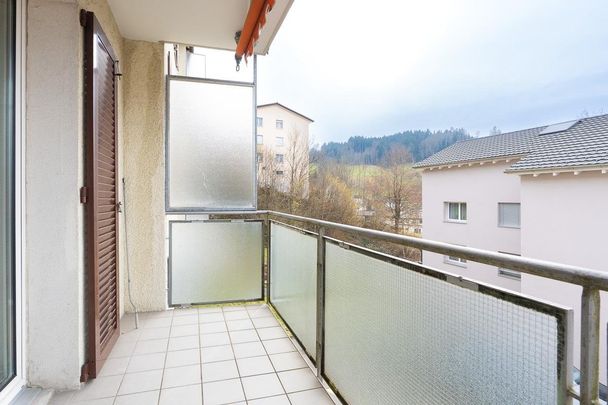 Ideal für Singles: 2.5-Zi. Wohnung mit Balkon - Photo 1