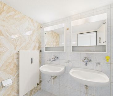 Generous 5.5-room family apartment with terraces and Swedish stove ... - Photo 4