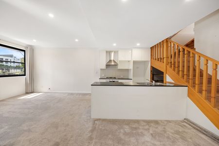 Spacious Living with a Large Private Terrace - Photo 3