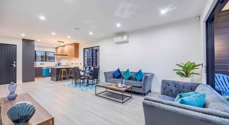 Spacious 5-Bedroom Family Home in Prime Pakuranga Heights - Photo 4