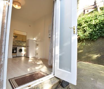 1 Bed Flat, Hart Hill Drive, LU2 - Photo 3
