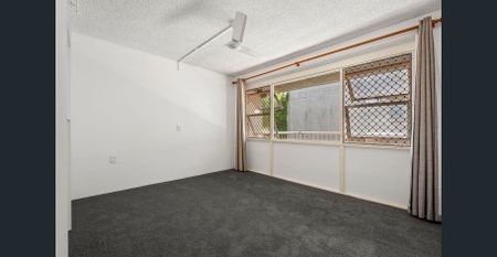 Stunning First-Floor Apartment with Uninterrupted Ocean Views - Photo 2