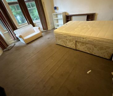 6 bedroom detached house to rent - Photo 3