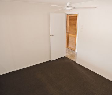 CONVENIENTLY LOCATED 2 BEDROOM DUPLEX - Photo 3