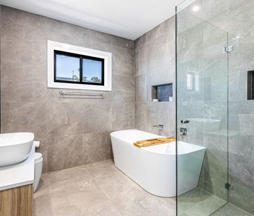 Spacious & Stylish 4-Bedroom Family Home - Photo 1