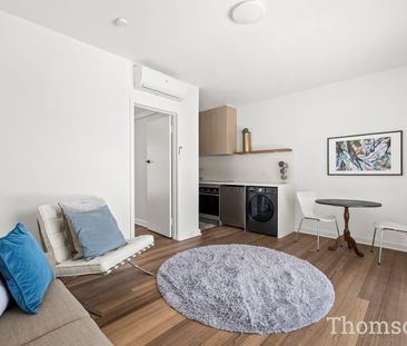 Charming & Fully Furnished Apartment with Private Courtyard in the ... - Photo 2
