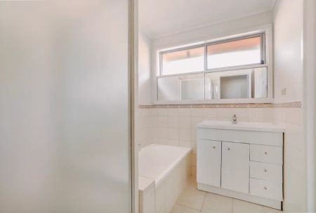 35 Parkmore Road, Keysborough, Melbourne - Photo 5