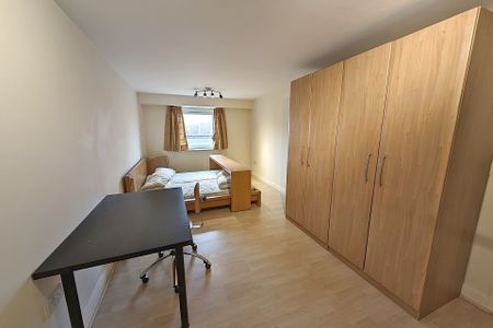 Apartment 313 Royal Plaza, 2 Westfield Terrace, S1 - Photo 5