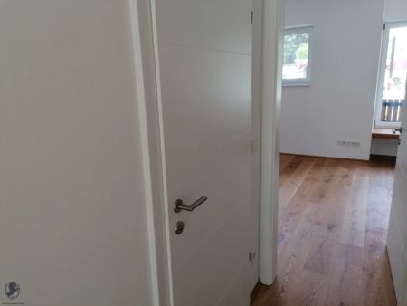 Moderne Etagenwohnung mit Terrasse und Stellplatz in 1140 Wien - Photo 3