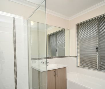 Spacious 4x2 Family Home - Prime Location! - Photo 5