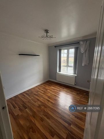 3 bedroom flat to rent - Photo 5