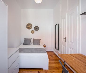 Calçada do Marquês de Abrantes, Lisbon, Lisbon 1200-163 - Photo 6