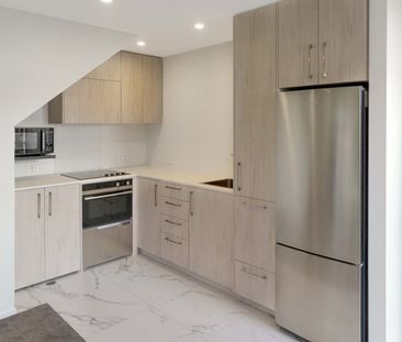 Modern home in Waterloo - Photo 4