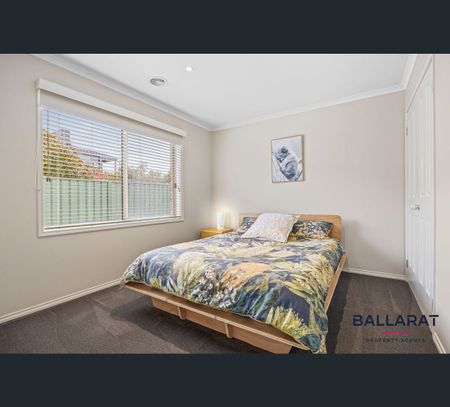70 Faversham Ave, Lake Gardens, Vic 3355 - Photo 2