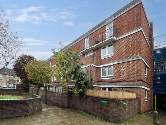 3 bedroom flat to rent - Photo 1