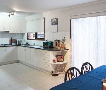 THREE BEDROOMS IN FANTASTIC LOCATION - Photo 5