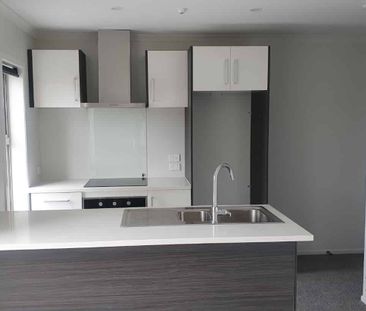 Chic Apartment Living - Photo 4