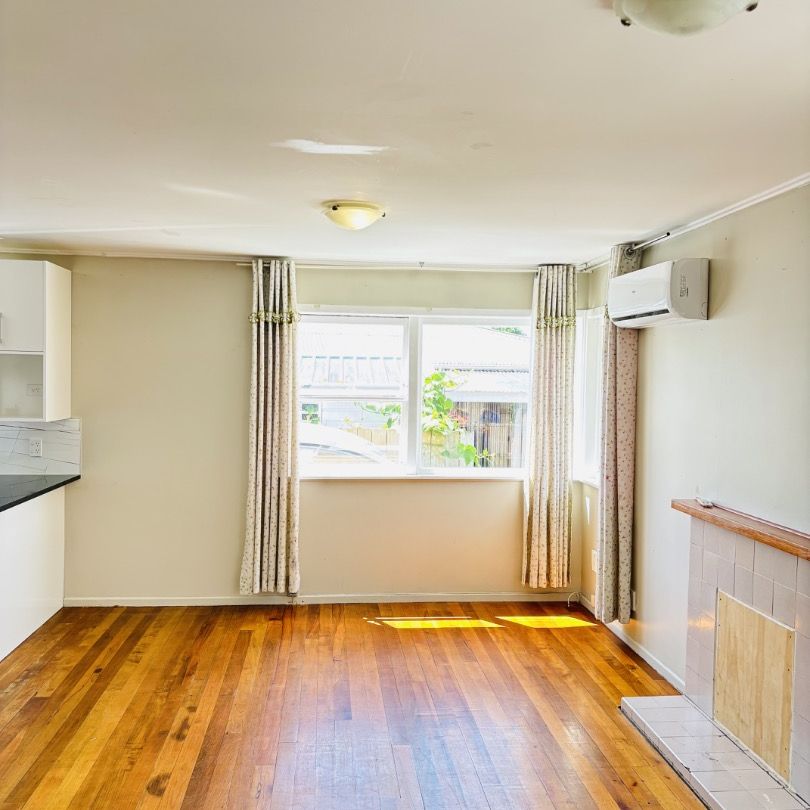 PAPAKURA, 4 BEDROOMS - Photo 1