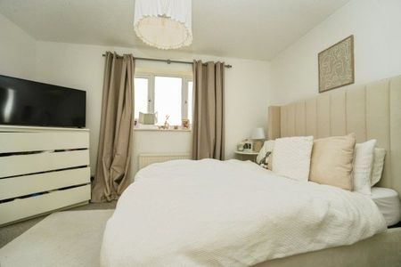 St. Michaels Close, Evesham, WR11 - Photo 2