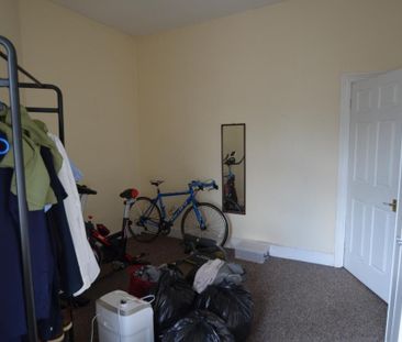 3 bedroom flat to rent - Photo 3