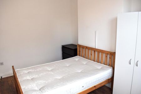 4 bedroom terraced house to rent - Photo 5