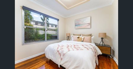 Well-Presented Three-Bedroom Residence in Prime Doveton Locale - Photo 5