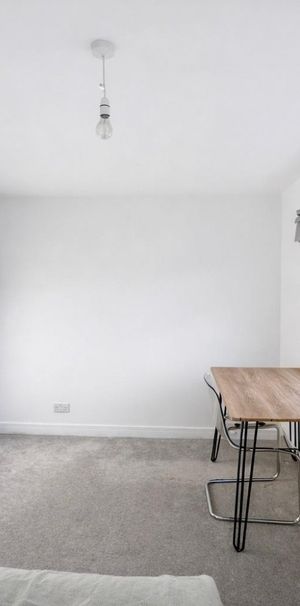 1 bedroom Flat To Let Total Size: 722 SQ FT - Photo 1