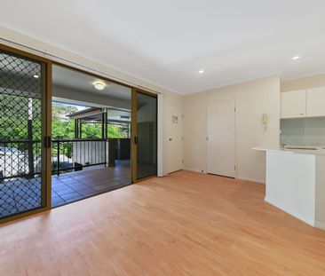Modern unit in unbeatable location! - Photo 2