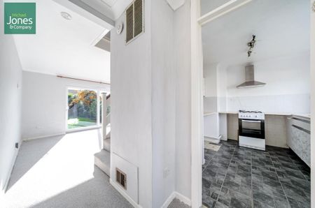 2 bedroom end of terrace house to rent - Photo 3