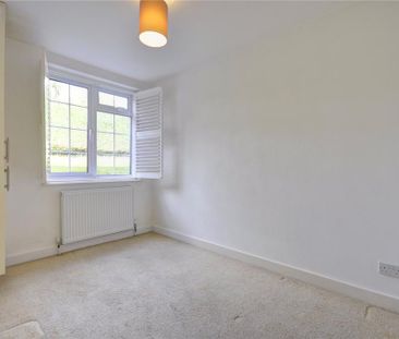 2 bedroom maisonette to rent - Photo 2