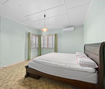 19 Russell St, Silkstone QLD 4304 - House For Rent | Domain - Photo 3