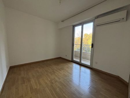 Location Appartement 4 pièces 81m² NICE 06200 - Photo 3
