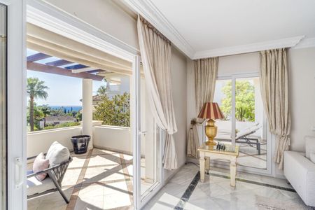 Middle Floor Apartment in The Golden Mile - Photo 5