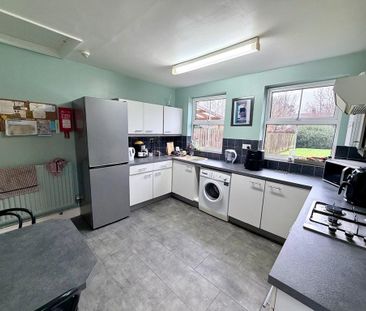 1 bedroom in a house share to rent - Photo 6