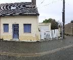 Une MAISON comprenant au rez-de-chaussée : séjour avec cheminée, cuisine, salle d'eau et WC. A ... - Photo 3