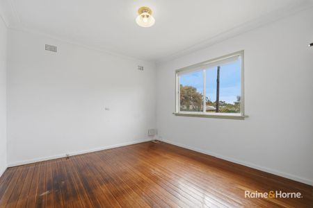Spacious Family Home in South East Armidale - Photo 2